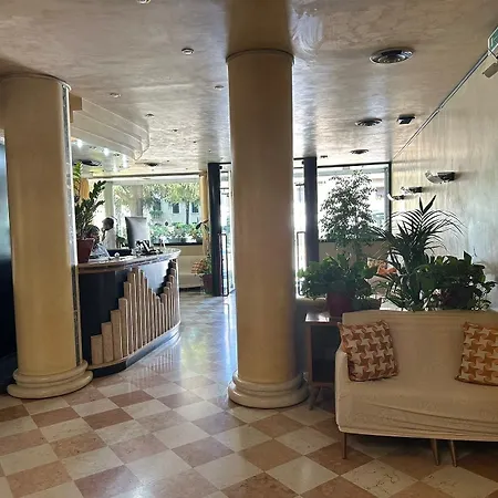 Hotel Raffaello Venice 3*