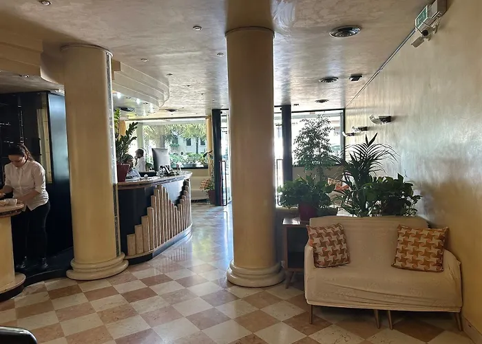 Hotel Raffaello Venice 3*